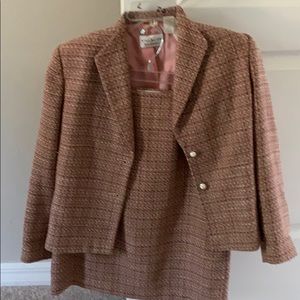 Good condition. Size : Petite 4P